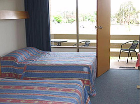 Red Cedars Motel - Accommodation Whitsundays 0