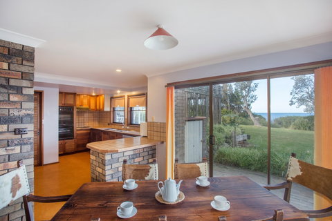 Stunning Clifftop - Accommodation Whitsundays 2