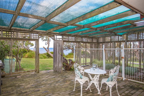 Stunning Clifftop - Accommodation Whitsundays 5