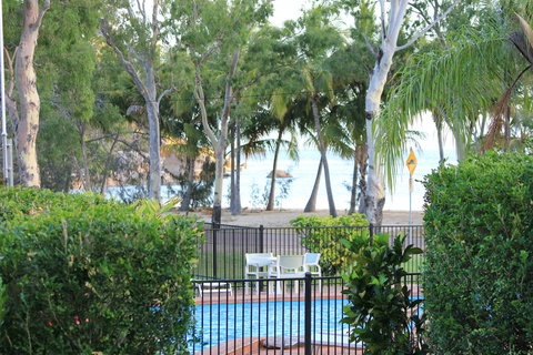 Arcadia Village Motel - Accommodation Whitsundays 0