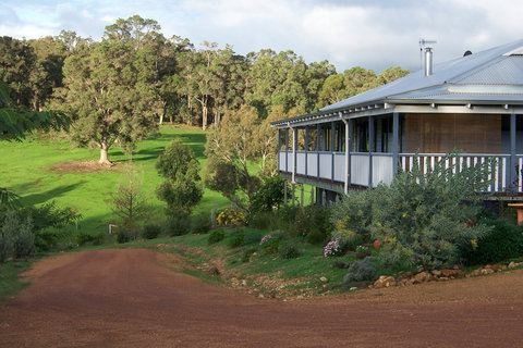 Blue House Bed And Breakfast - Accommodation Whitsundays 0