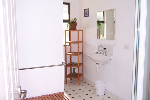 Blue House Bed And Breakfast - Accommodation Whitsundays 7