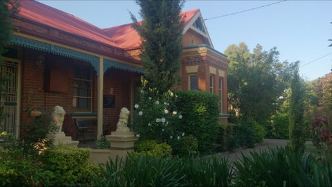 Boutique Motel Sefton House - Accommodation Whitsundays 0