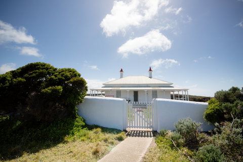 Cape Nelson Lighthouse - Accommodation Whitsundays 2