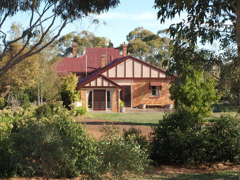 Pierrepoint Wines Bed & Breakfast - Accommodation Whitsundays 0