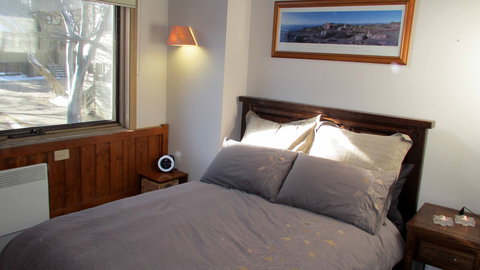 Wallace's - Crystal Creek Chalet 1 - Accommodation Whitsundays 1