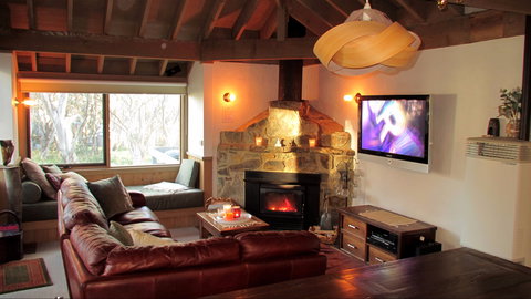 Wallace's - Crystal Creek Chalet 1 - Accommodation Whitsundays 2