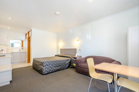 Werribee Motel & Apartments - Accommodation Whitsundays 1
