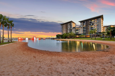 Astra Apartments NT - Accommodation Whitsundays 1