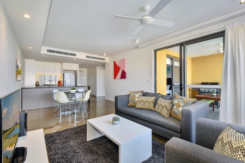 Astra Apartments NT - Accommodation Whitsundays 2