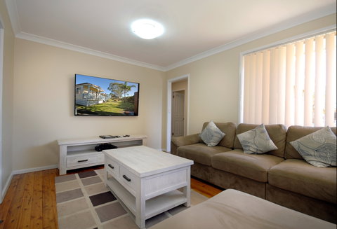 Barrack Point Holidays At Warilla Bowling Club - Accommodation Whitsundays 1