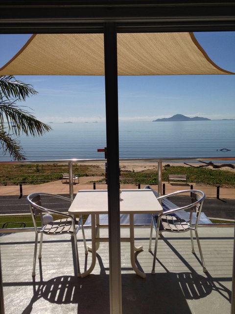 Cardwell Beachfront Motel - Accommodation Whitsundays 0