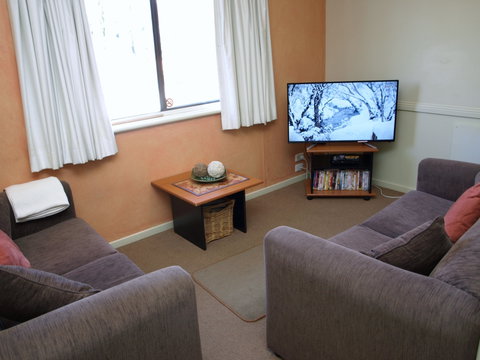Jindabyne Townhouse - Accommodation Whitsundays 1