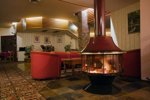 McNevins Warwick Motel And Gunyah Restaurant - Accommodation Whitsundays 1