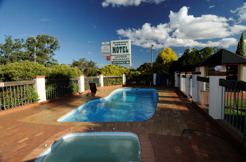 McNevins Warwick Motel And Gunyah Restaurant - Accommodation Whitsundays 2