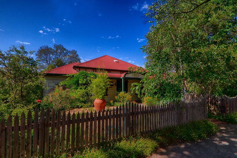 Rushton Cottage B&B Private Guest Studio - Accommodation Whitsundays 0