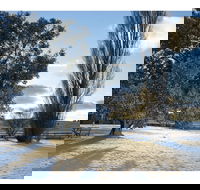 Snowy Mountains Resort - Accommodation Whitsundays