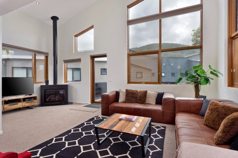 Snow Stream Apartments - Accommodation Whitsundays 0