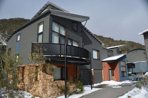 Snow Stream Apartments - Accommodation Whitsundays 1
