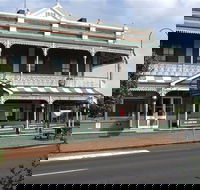 Thunderbolt Inn aka The Bottom Pub - Accommodation Whitsundays