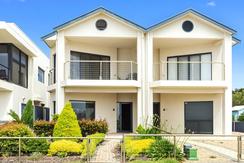 A Point Of View - Accommodation Whitsundays 1