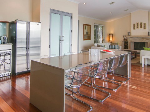 Becalmed On Sunshine Cove - Accommodation Whitsundays 2