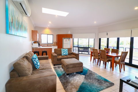 Flexi Five- Belmont - Accommodation Whitsundays 1