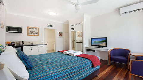 La Costa Motel - Accommodation Whitsundays 1
