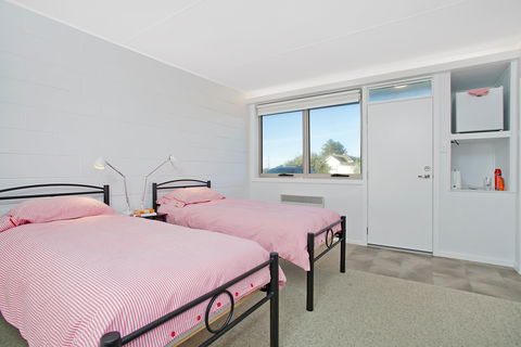 Peterborough House & Motel - Accommodation Whitsundays 2