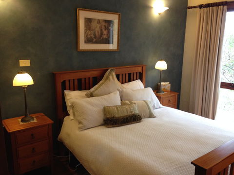 Studio Cottages Romantic Hideaway - Accommodation Whitsundays 0