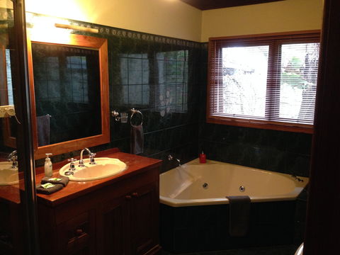 Studio Cottages Romantic Hideaway - Accommodation Whitsundays 1