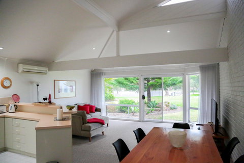 Surfleet Holiday Unit - Accommodation Whitsundays 0