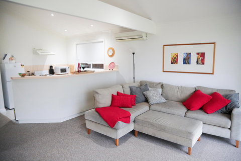 Surfleet Holiday Unit - Accommodation Whitsundays 2