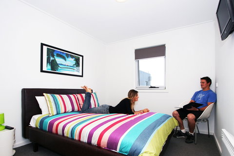 The Island Accommodation - Phillip Island YHA - Accommodation Whitsundays 2