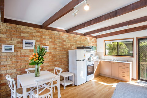 Villa De Golf At Mollymook - Accommodation Whitsundays 1