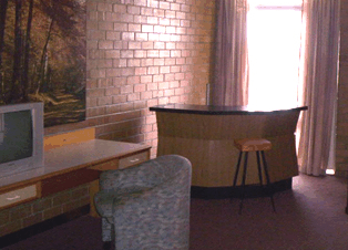 Red Castle Motor Inn - Accommodation Whitsundays