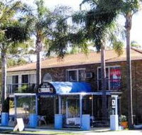 Palm Court Motel - Accommodation Whitsundays