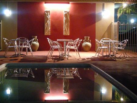 Desert Sand Motor Inn - Accommodation Whitsundays 1