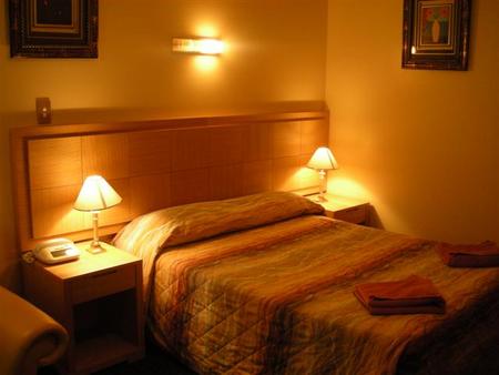 Desert Sand Motor Inn - Accommodation Whitsundays 2