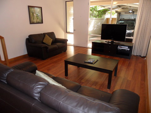 Adelaide Serviced Accommodation - Archer Townhouse - Accommodation Whitsundays 0