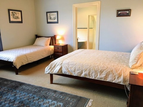 Cambridge House B&B - Accommodation Whitsundays 2