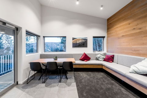 Elk At Falls - Accommodation Whitsundays 0