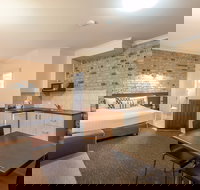 Highlander Motor Inn and Apartments - Accommodation Whitsundays