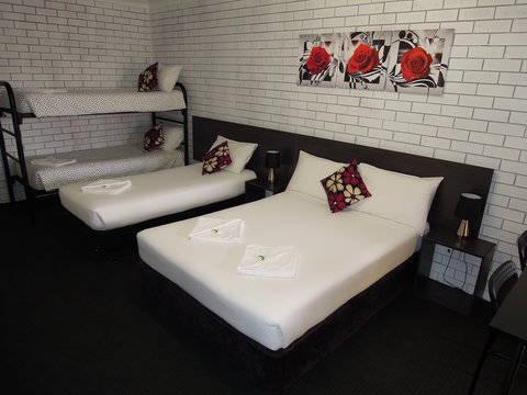 Jackaroo Apartments - Motel - Accommodation Whitsundays 2