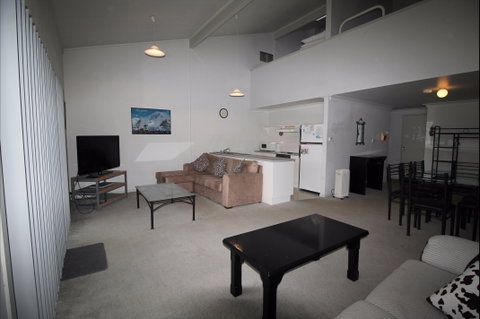 Razorback 11 - Accommodation Whitsundays 1