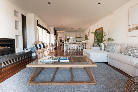 Spinnakers Waterfront - Accommodation Whitsundays 0