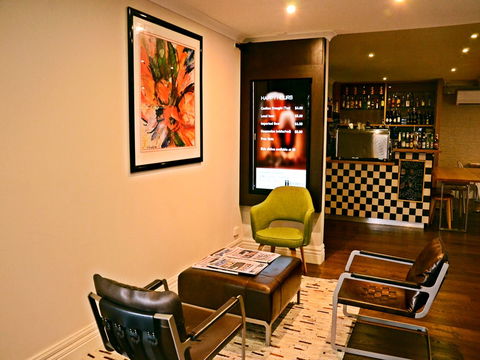 The Waverley International Hotel - Accommodation Whitsundays 1