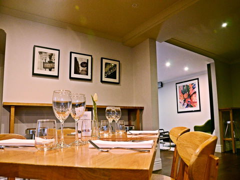 The Waverley International Hotel - Accommodation Whitsundays 2