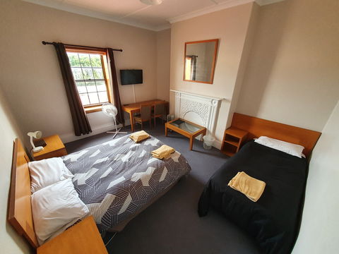 Victoria Hotel Port McDonnell - Accommodation Whitsundays 1