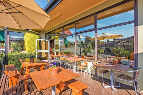 Village Family Motor Inn - Accommodation Whitsundays 1